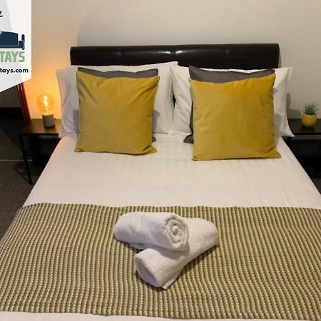 Rodsley - 2 Bedroom 1St Floor Flat Free Parking Wifi And Netflix 게이츠헤드 외부 사진