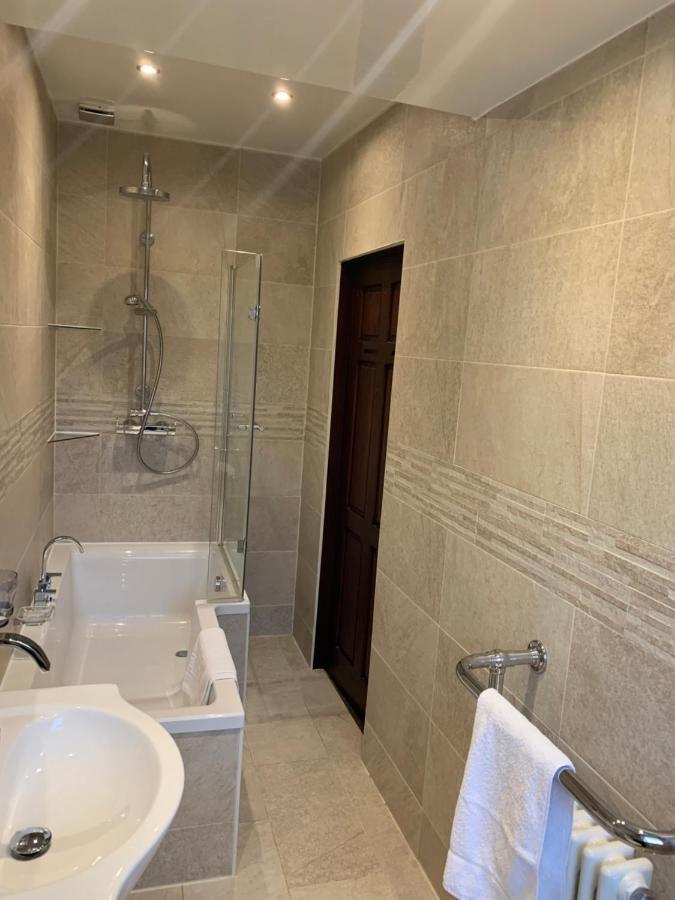 Rodsley - 2 Bedroom 1St Floor Flat Free Parking Wifi And Netflix 게이츠헤드 외부 사진