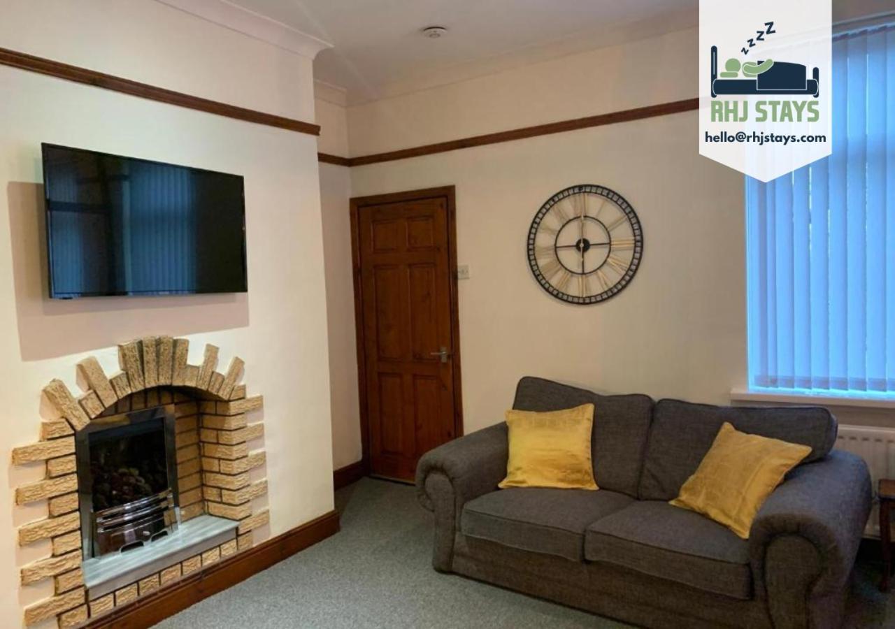 Rodsley - 2 Bedroom 1St Floor Flat Free Parking Wifi And Netflix 게이츠헤드 외부 사진