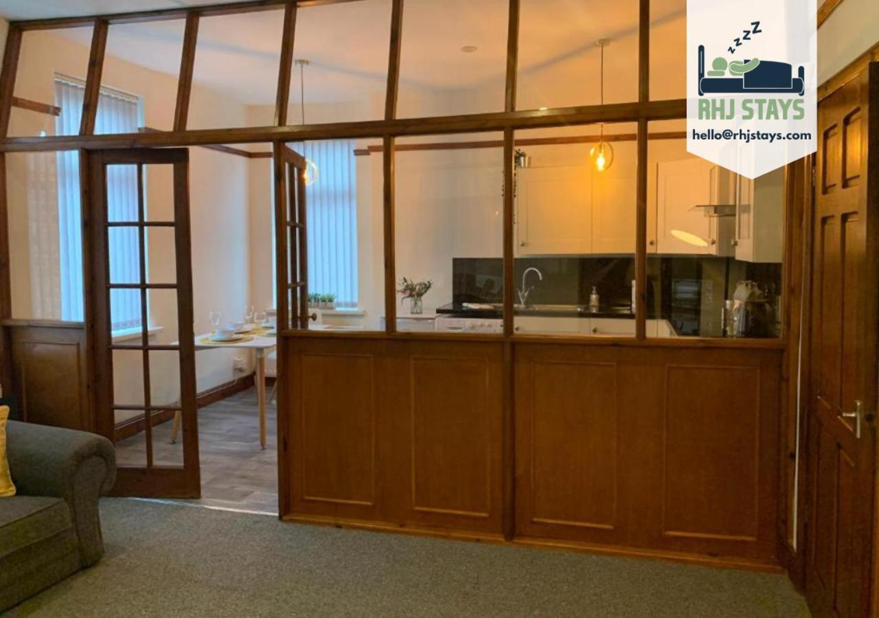 Rodsley - 2 Bedroom 1St Floor Flat Free Parking Wifi And Netflix 게이츠헤드 외부 사진