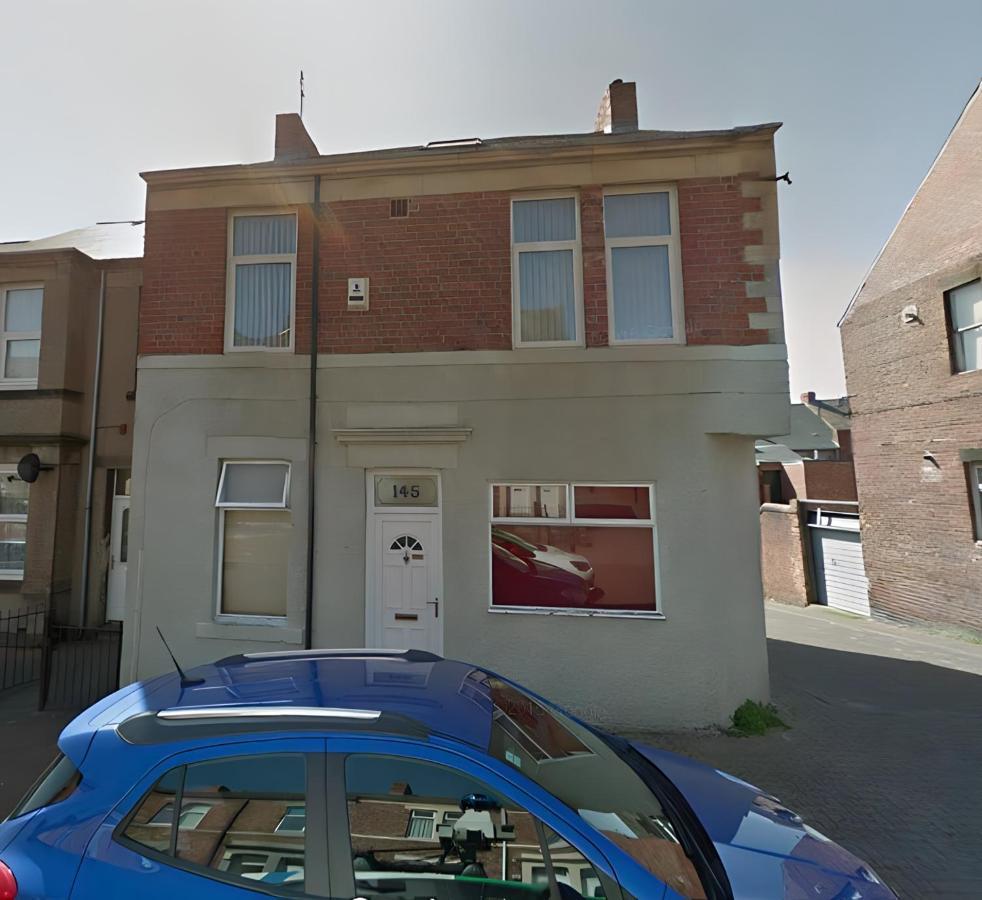 Rodsley - 2 Bedroom 1St Floor Flat Free Parking Wifi And Netflix 게이츠헤드 외부 사진